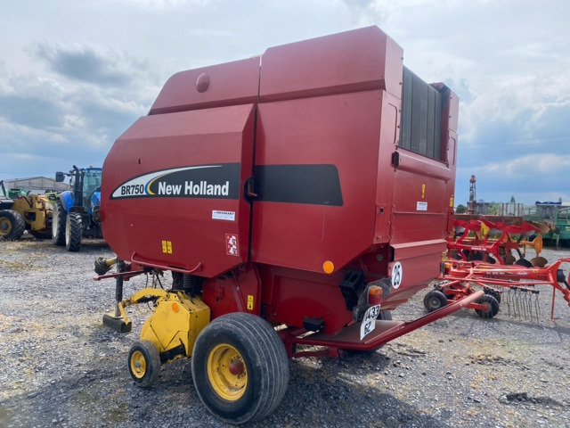 NEW-HOLLAND BR750 - Round baler: picture 5 NEW-HOLLAND BR750 - Round baler: picture 5