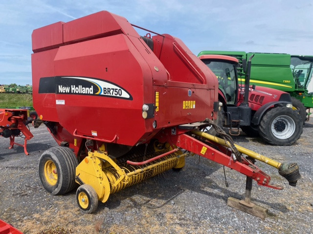 NEW-HOLLAND BR750 - Round baler: picture 3 NEW-HOLLAND BR750 - Round baler: picture 3