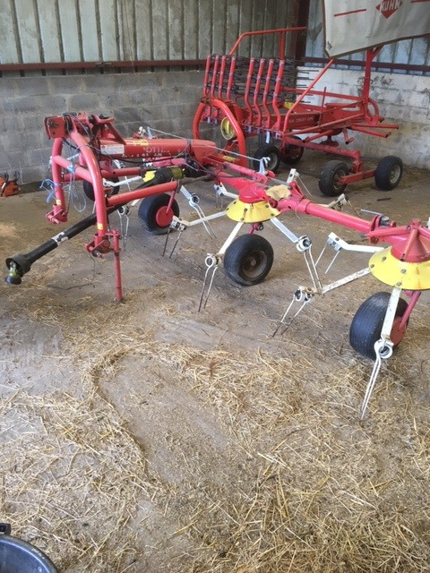 POTTINGER 54N - Tedder/ Rake: picture 1 POTTINGER 54N - Tedder/ Rake: picture 1
