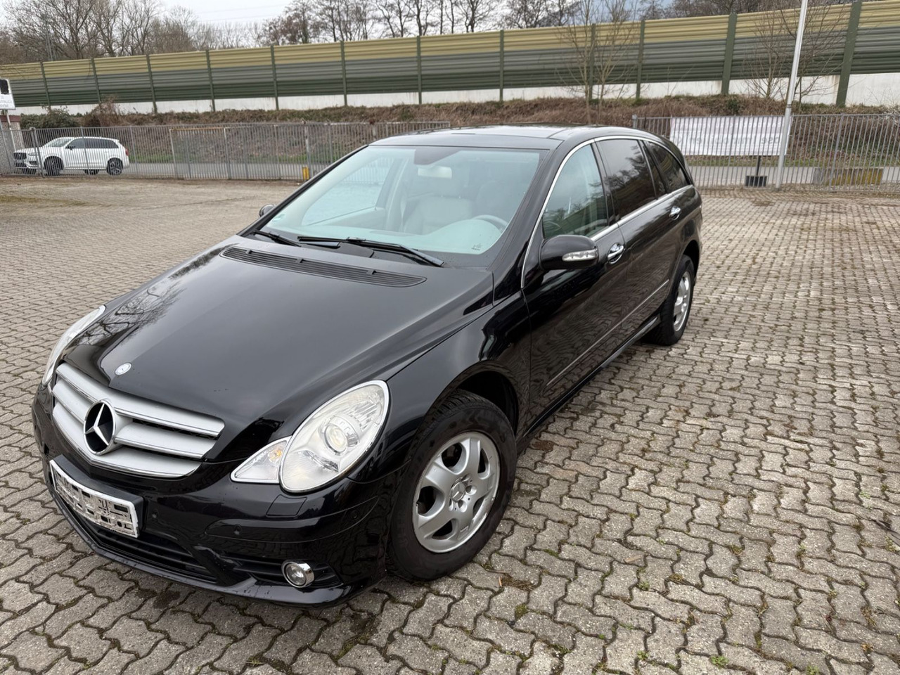 Mercedes-Benz R - SUV: picture 1 Mercedes-Benz R - SUV: picture 1