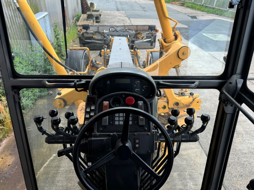 Grader Volvo G746B: picture 8
