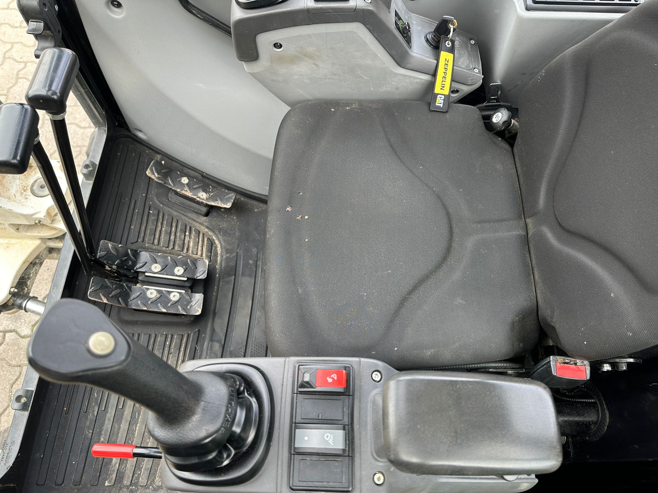 Mini excavator CAT 302.7 DCR Mini excavator, 2 Buckets, TOP !!!: picture 11 Mini excavator CAT 302.7 DCR Mini excavator, 2 Buckets, TOP !!!: picture 11