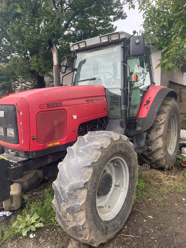 Massey Ferguson 8220 Tractor - Farm tractor: picture 5 Massey Ferguson 8220 Tractor - Farm tractor: picture 5