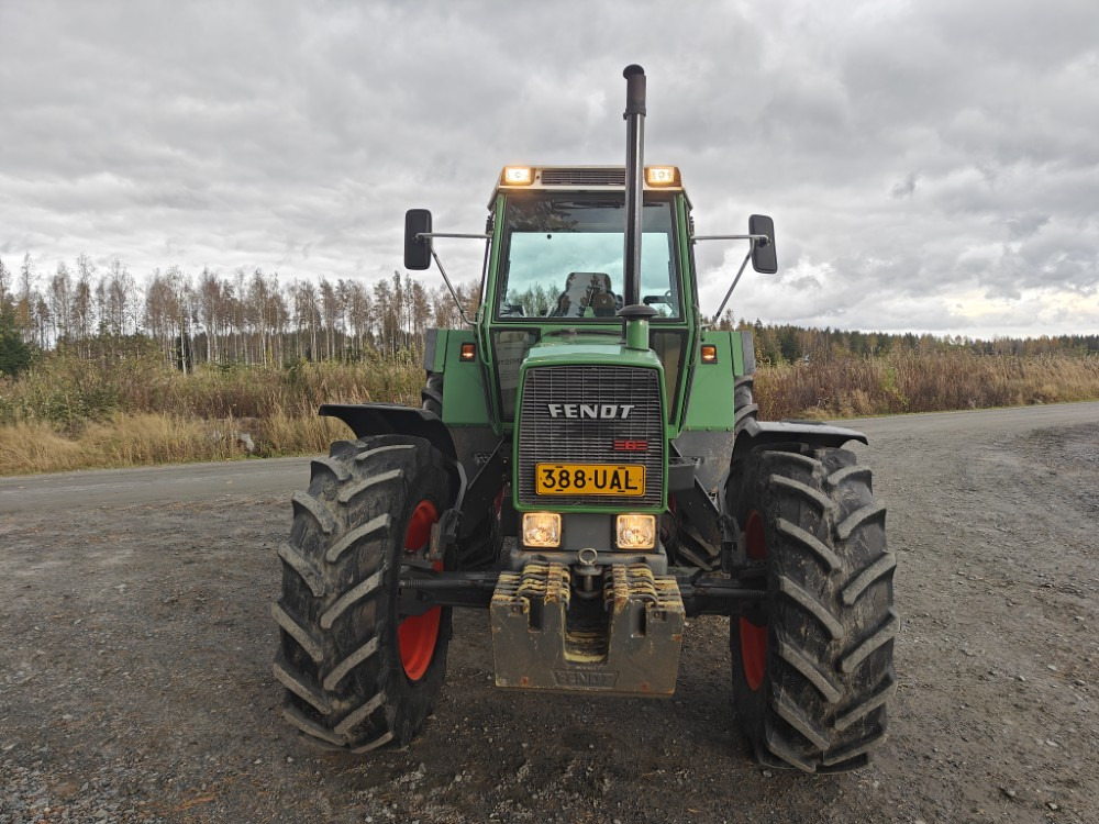 FENDT Farmer 312LSA Turbomatik - Farm tractor: picture 5 FENDT Farmer 312LSA Turbomatik - Farm tractor: picture 5