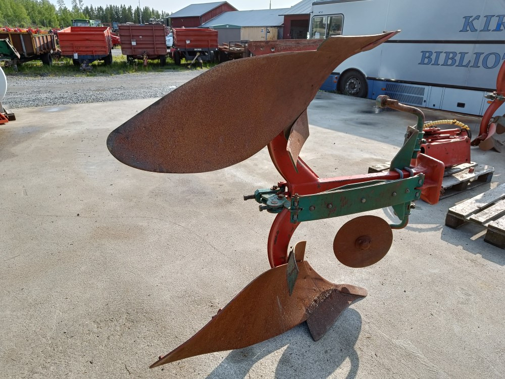 Kverneland E8 paluuauran siipipari 16 tuumainen - Plow: picture 2 Kverneland E8 paluuauran siipipari 16 tuumainen - Plow: picture 2