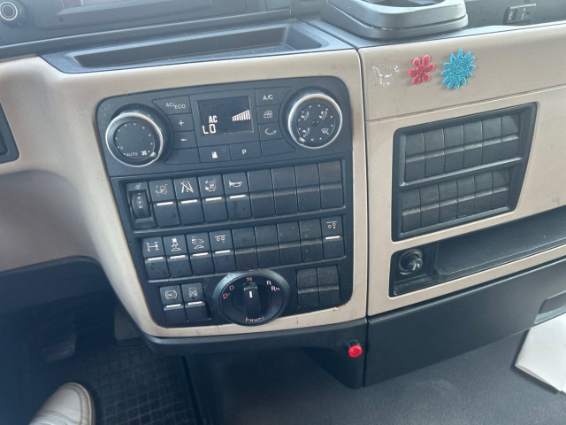 MAN TGX 26.470 6X2-4 BL tandem - Curtainsider truck: picture 2 MAN TGX 26.470 6X2-4 BL tandem - Curtainsider truck: picture 2