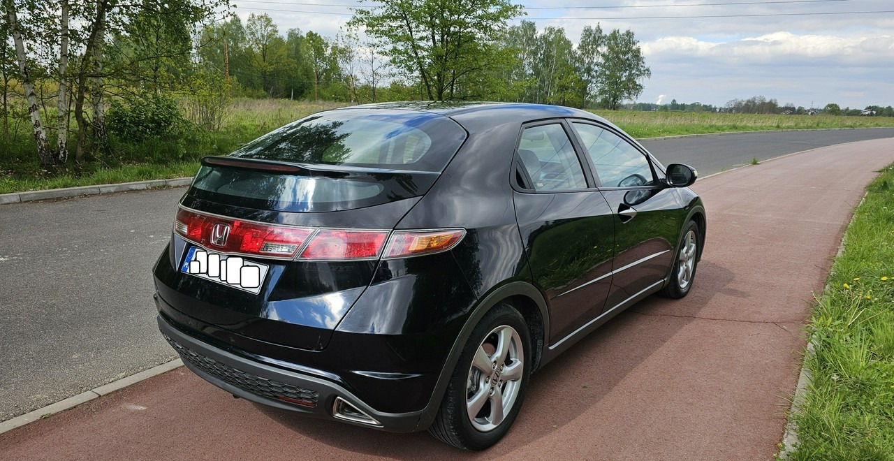 Honda Civic VIII bardzo ładna * pełnosprawna * - Car: picture 4 Honda Civic VIII bardzo ładna * pełnosprawna * - Car: picture 4