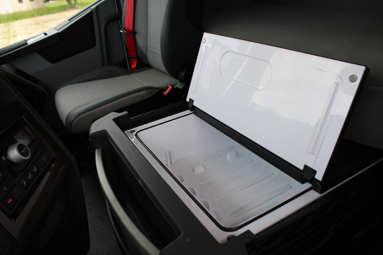 Tractor unit Renault T460: picture 19