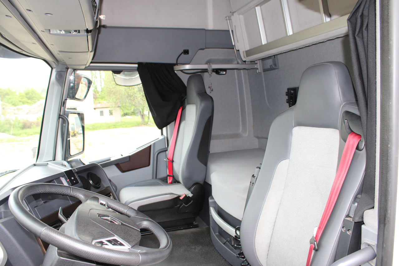 Tractor unit Renault T460: picture 6