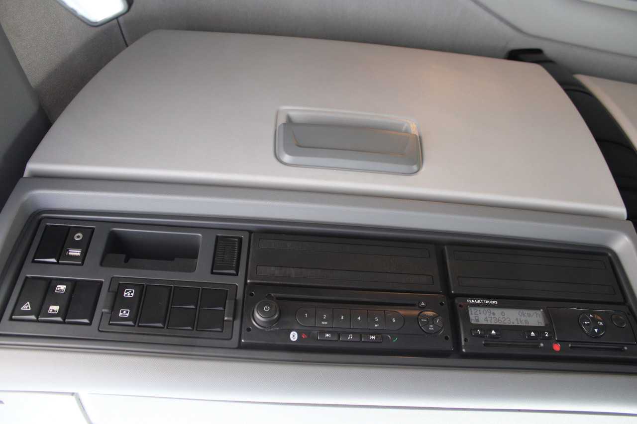 Tractor unit Renault T460: picture 15