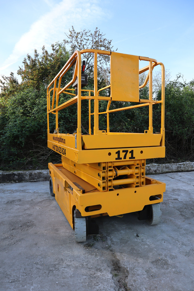 HAULOTTE Compact 10 - Scissor lift: picture 2 HAULOTTE Compact 10 - Scissor lift: picture 2