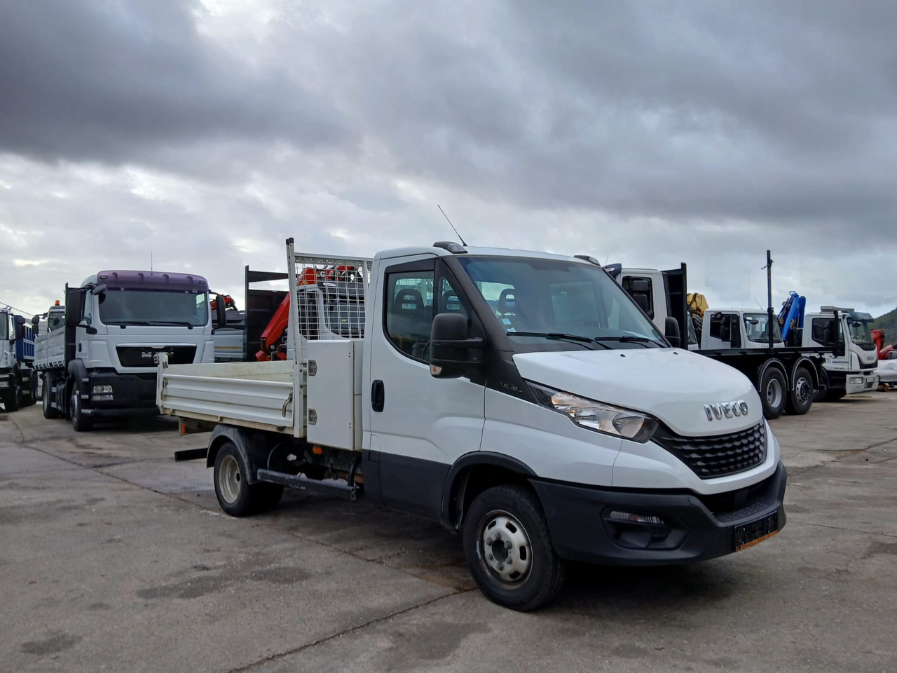 IVECO DAILY 35-120 - Tipper van: picture 1 IVECO DAILY 35-120 - Tipper van: picture 1