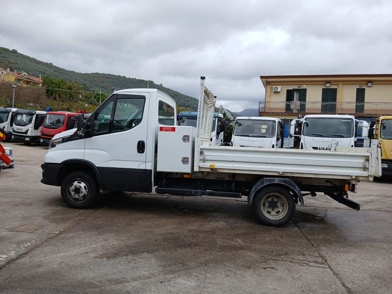 IVECO DAILY 35-120 - Tipper van: picture 3 IVECO DAILY 35-120 - Tipper van: picture 3