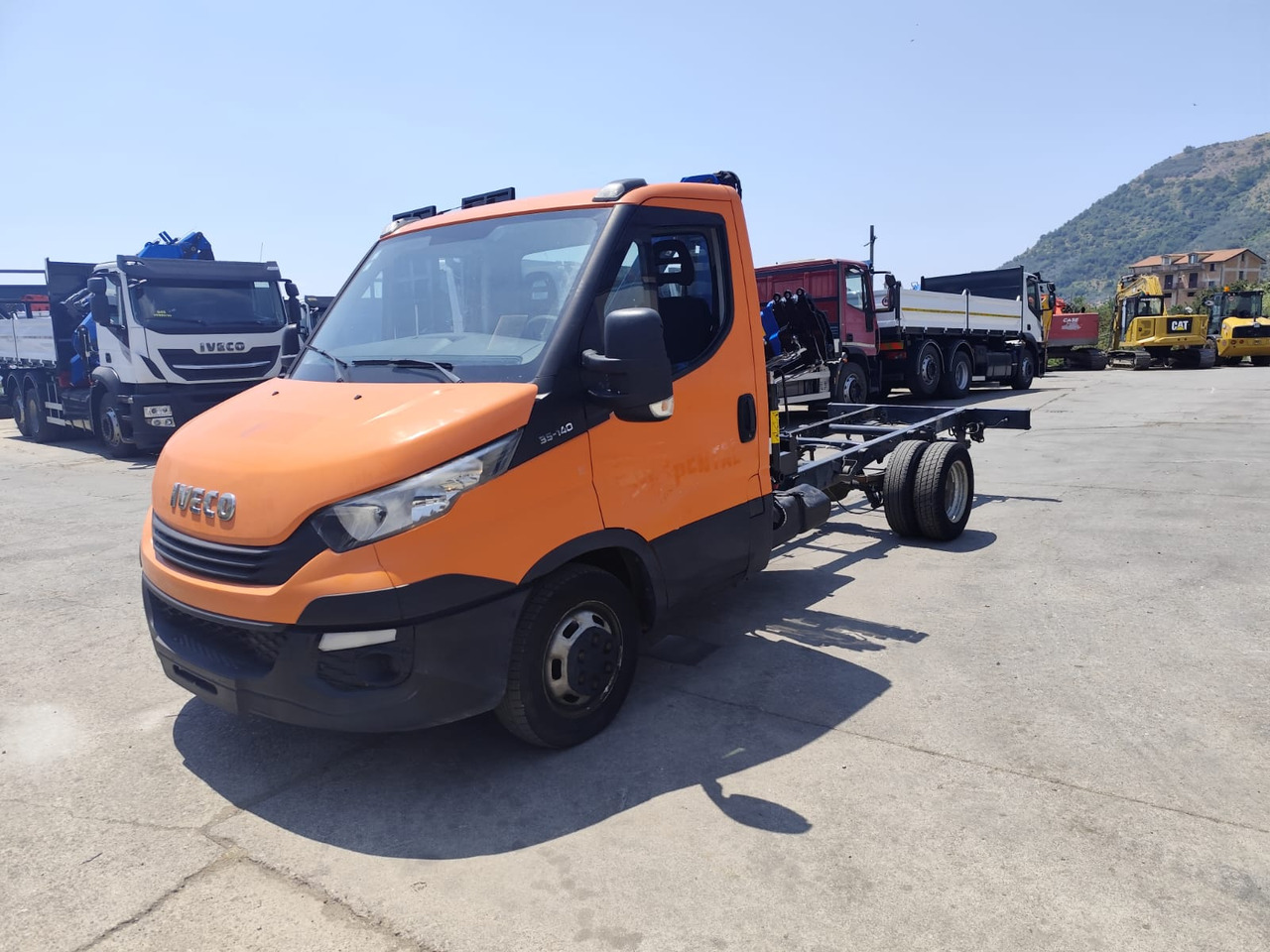 IVECO DAILY 35-140 - Crane truck: picture 1 IVECO DAILY 35-140 - Crane truck: picture 1
