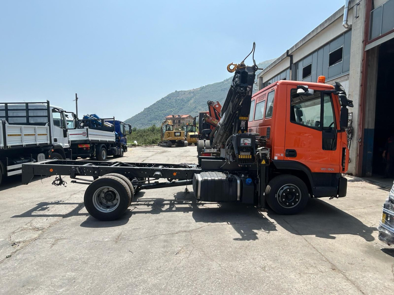 IVECO EUROCARGO 120-190L - Crane truck: picture 2 IVECO EUROCARGO 120-190L - Crane truck: picture 2
