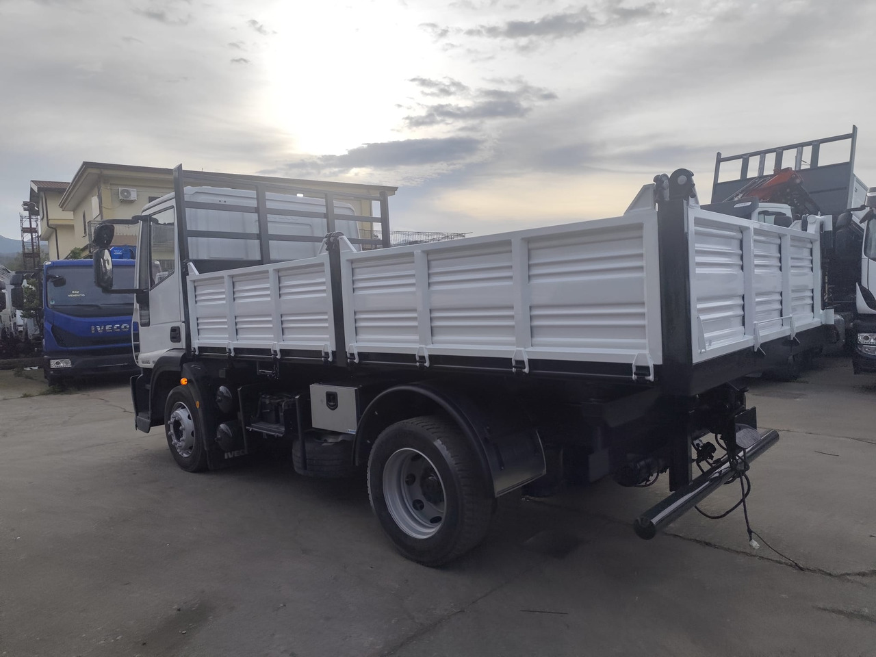 IVECO EUROCARGO 120E25 - Tipper: picture 3 IVECO EUROCARGO 120E25 - Tipper: picture 3