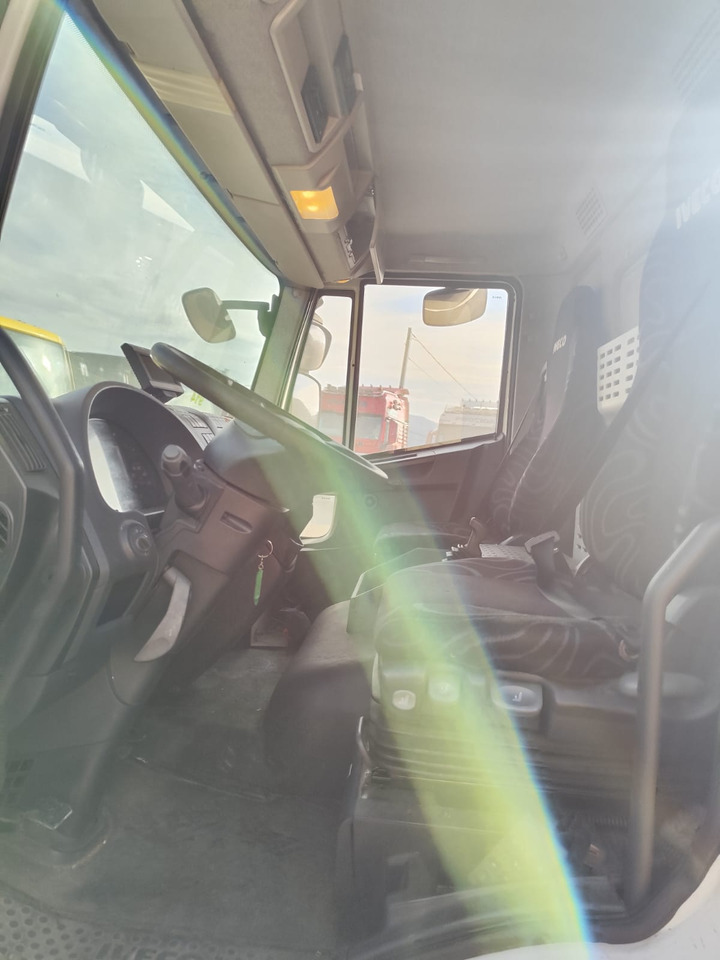 IVECO EUROCARGO 120E25 - Crane truck: picture 5 IVECO EUROCARGO 120E25 - Crane truck: picture 5