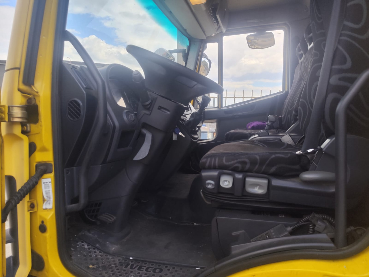 IVECO EUROCARGO 120E28P - Cab chassis truck: picture 4 IVECO EUROCARGO 120E28P - Cab chassis truck: picture 4