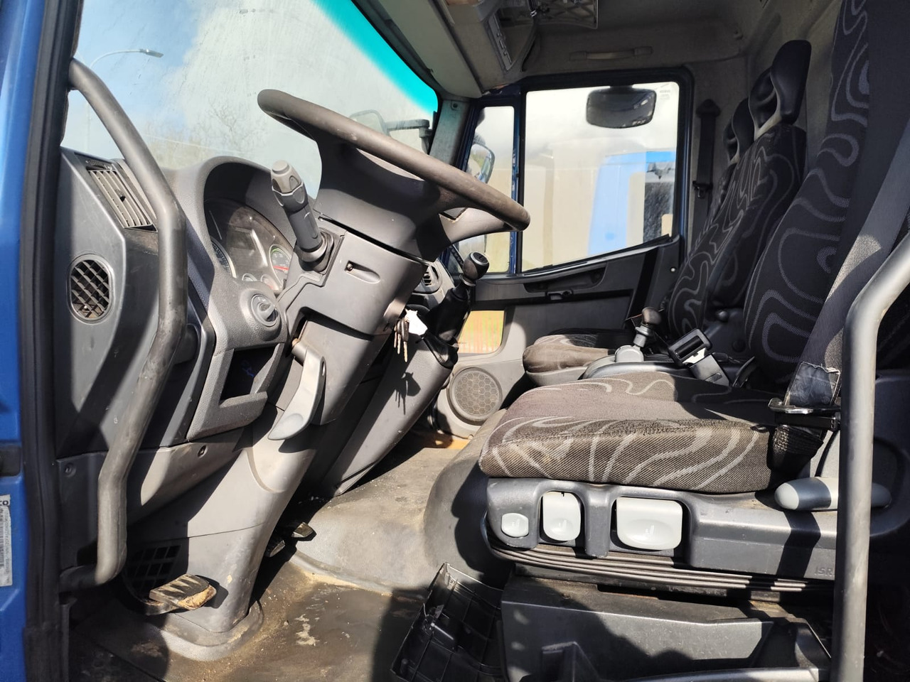 Cab chassis truck IVECO EUROCARGO 140E25: picture 7