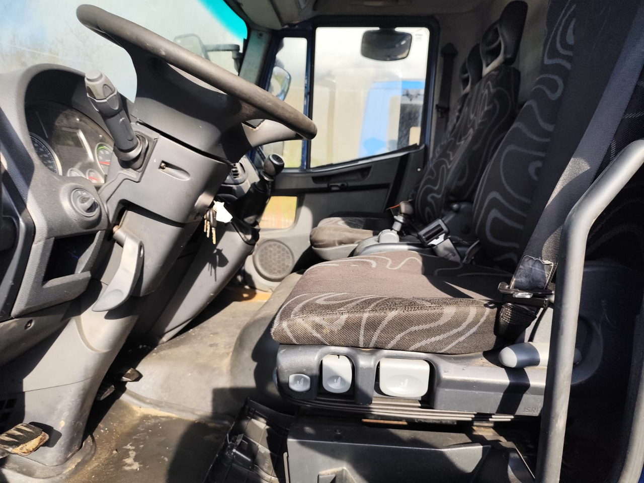 Cab chassis truck IVECO EUROCARGO 140E25: picture 6