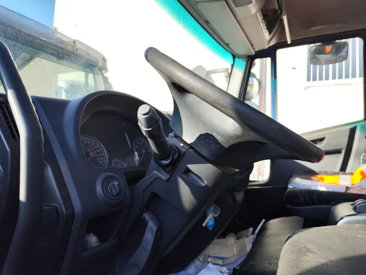 IVECO EUROCARGO 150E25 - Cab chassis truck: picture 3 IVECO EUROCARGO 150E25 - Cab chassis truck: picture 3