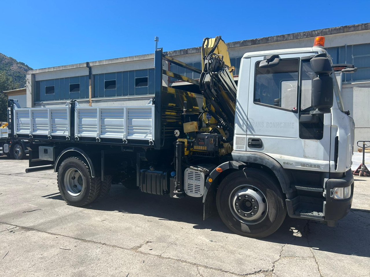 IVECO EUROCARGO 160E28 - Crane truck: picture 3 IVECO EUROCARGO 160E28 - Crane truck: picture 3