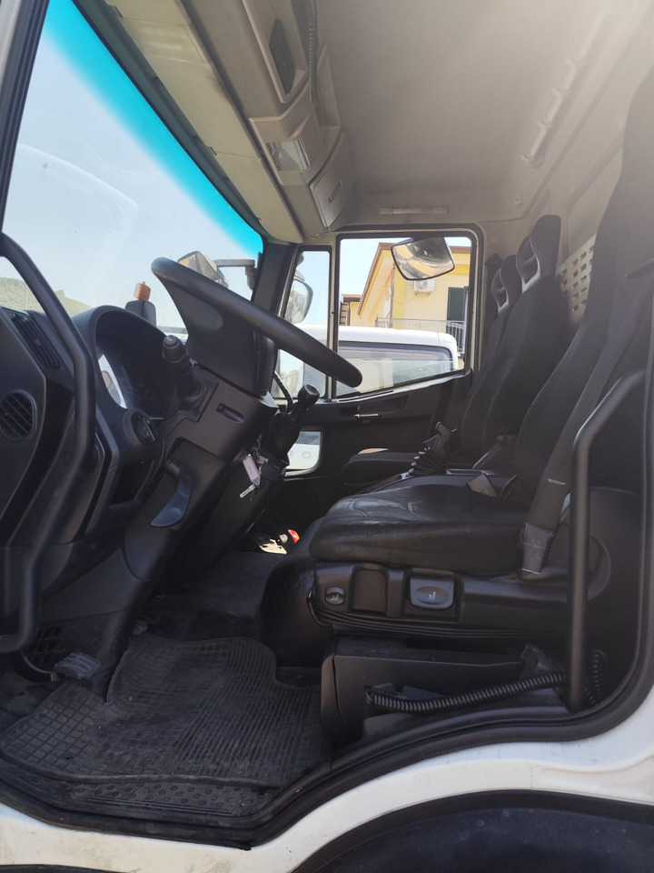 IVECO EUROCARGO 180-250 - Hook lift truck, Crane truck: picture 3 IVECO EUROCARGO 180-250 - Hook lift truck, Crane truck: picture 3