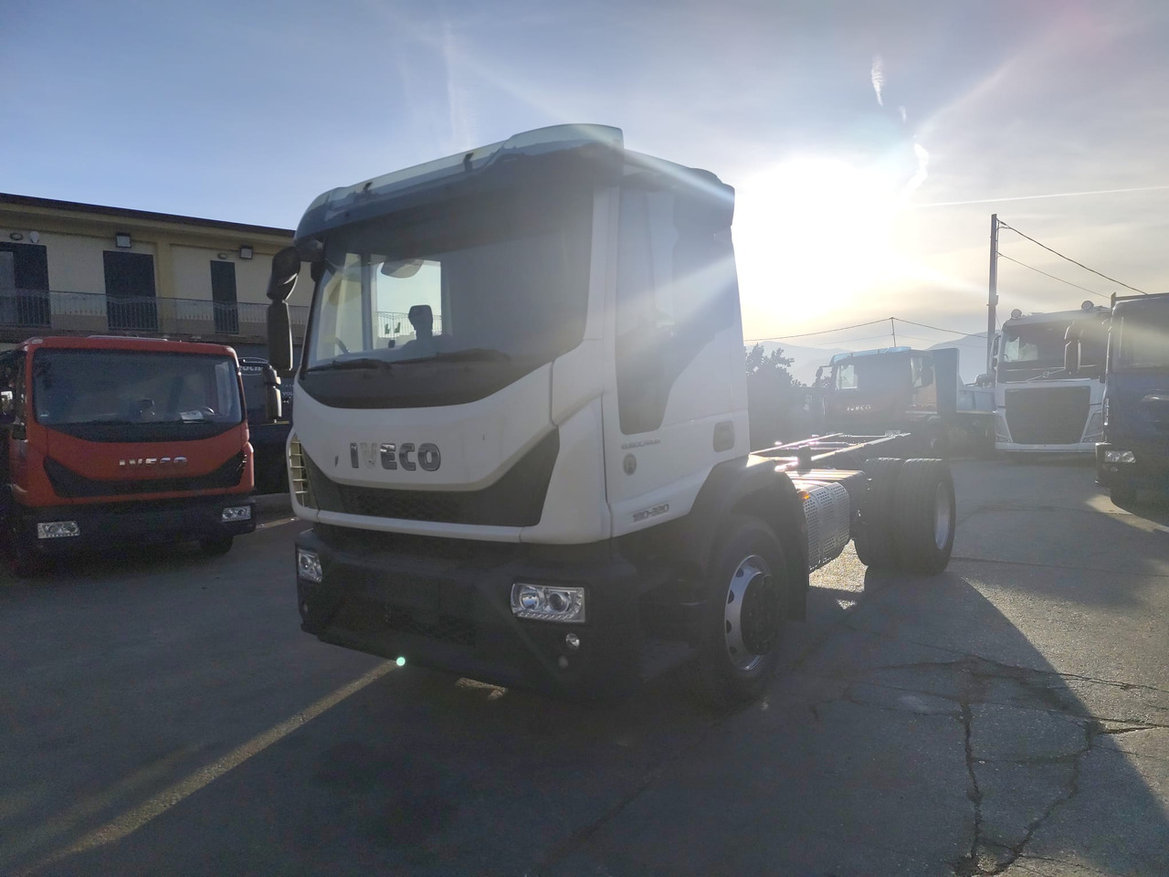 Cab chassis truck IVECO EUROCARGO 180-320: picture 39 Cab chassis truck IVECO EUROCARGO 180-320: picture 39