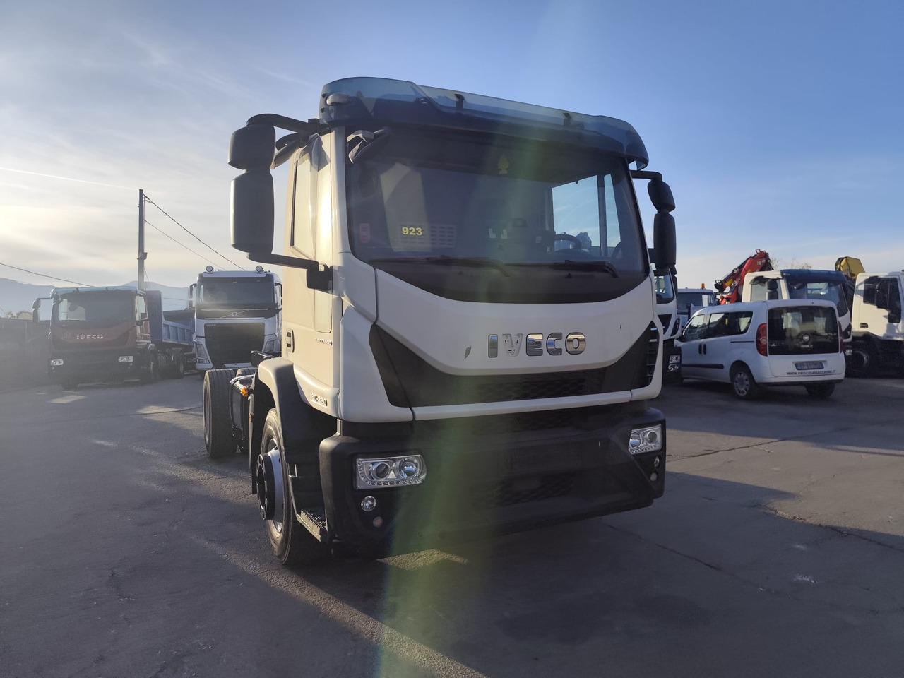 Cab chassis truck IVECO EUROCARGO 180-320: picture 31 Cab chassis truck IVECO EUROCARGO 180-320: picture 31