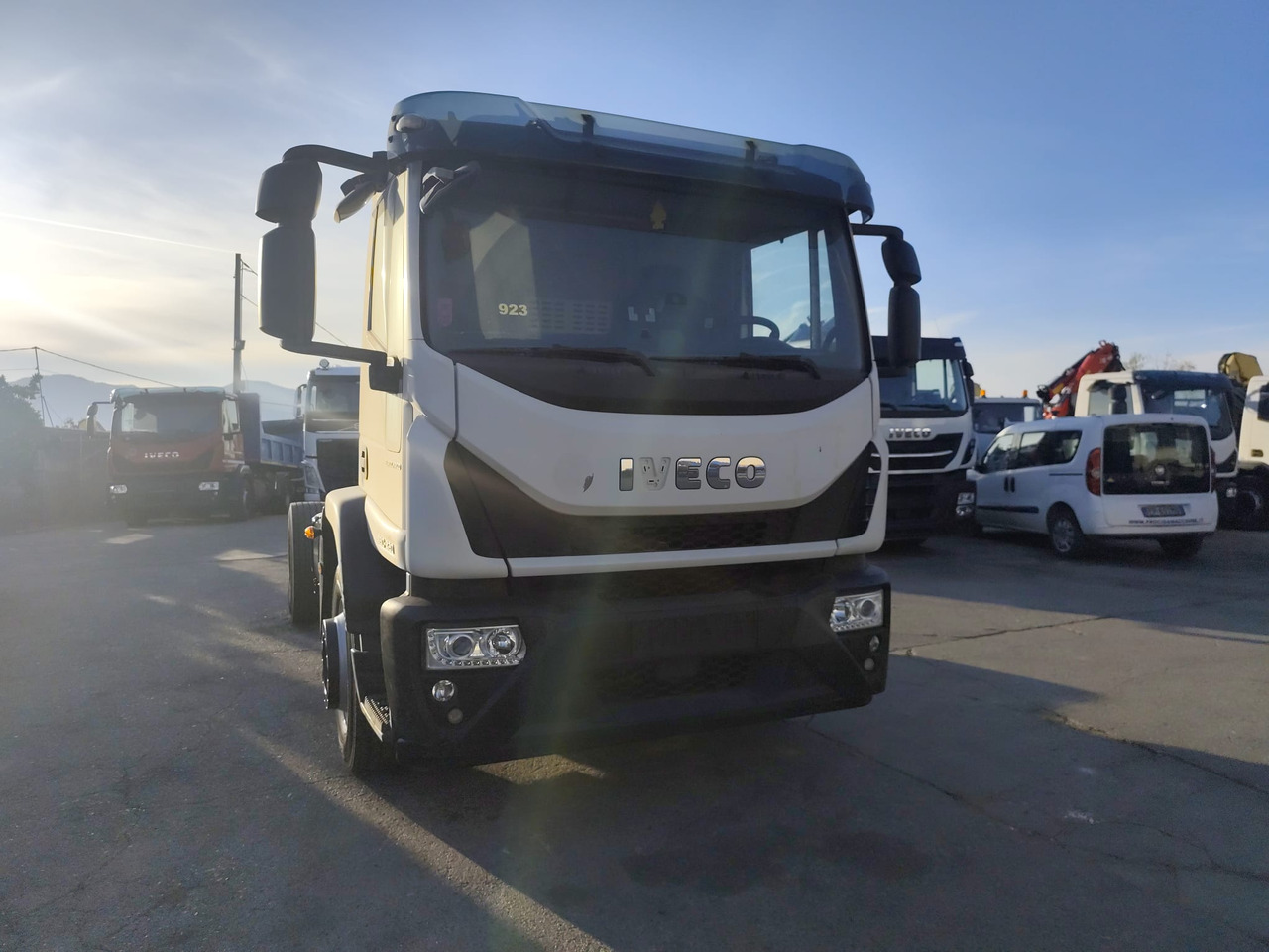 Cab chassis truck IVECO EUROCARGO 180-320: picture 32 Cab chassis truck IVECO EUROCARGO 180-320: picture 32
