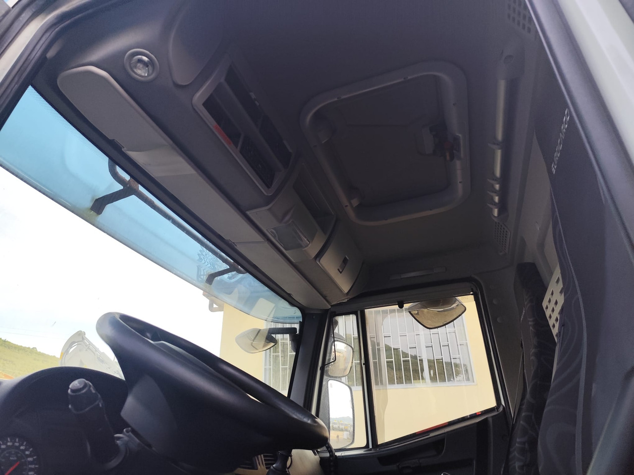 IVECO EUROCARGO 180-320 - Cab chassis truck: picture 4 IVECO EUROCARGO 180-320 - Cab chassis truck: picture 4