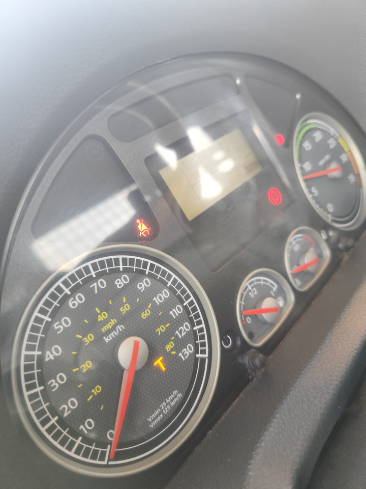 IVECO EUROCARGO 75E18 - Dropside/ Flatbed truck: picture 5 IVECO EUROCARGO 75E18 - Dropside/ Flatbed truck: picture 5