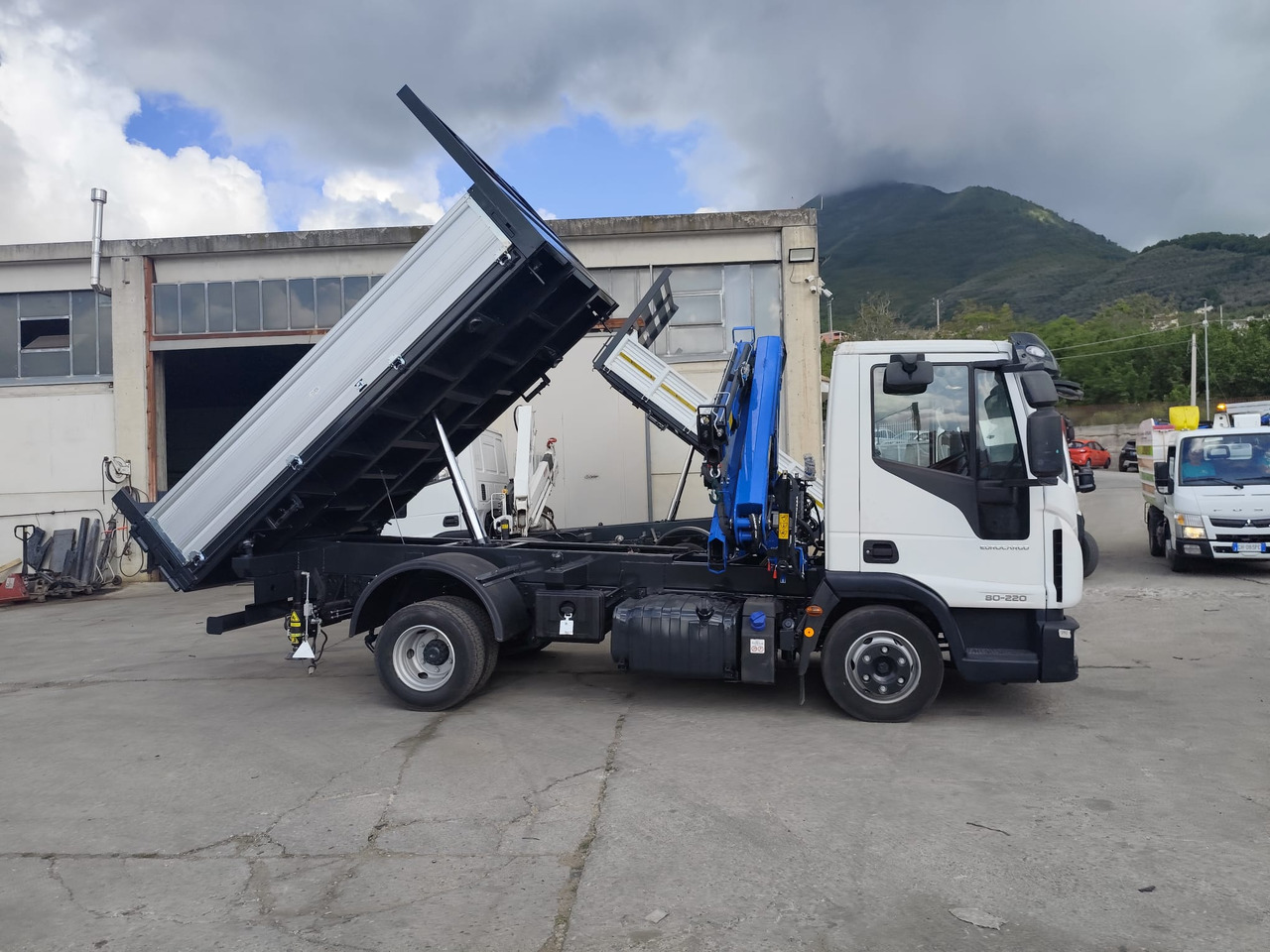IVECO EUROCARGO 80-220 - Crane truck: picture 5 IVECO EUROCARGO 80-220 - Crane truck: picture 5