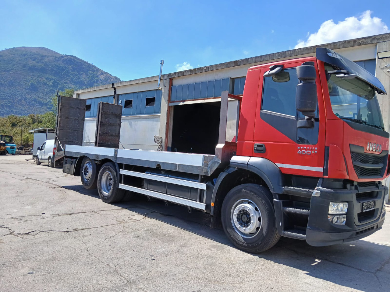 Dropside/ Flatbed truck IVECO STRALIS 260S40: picture 8