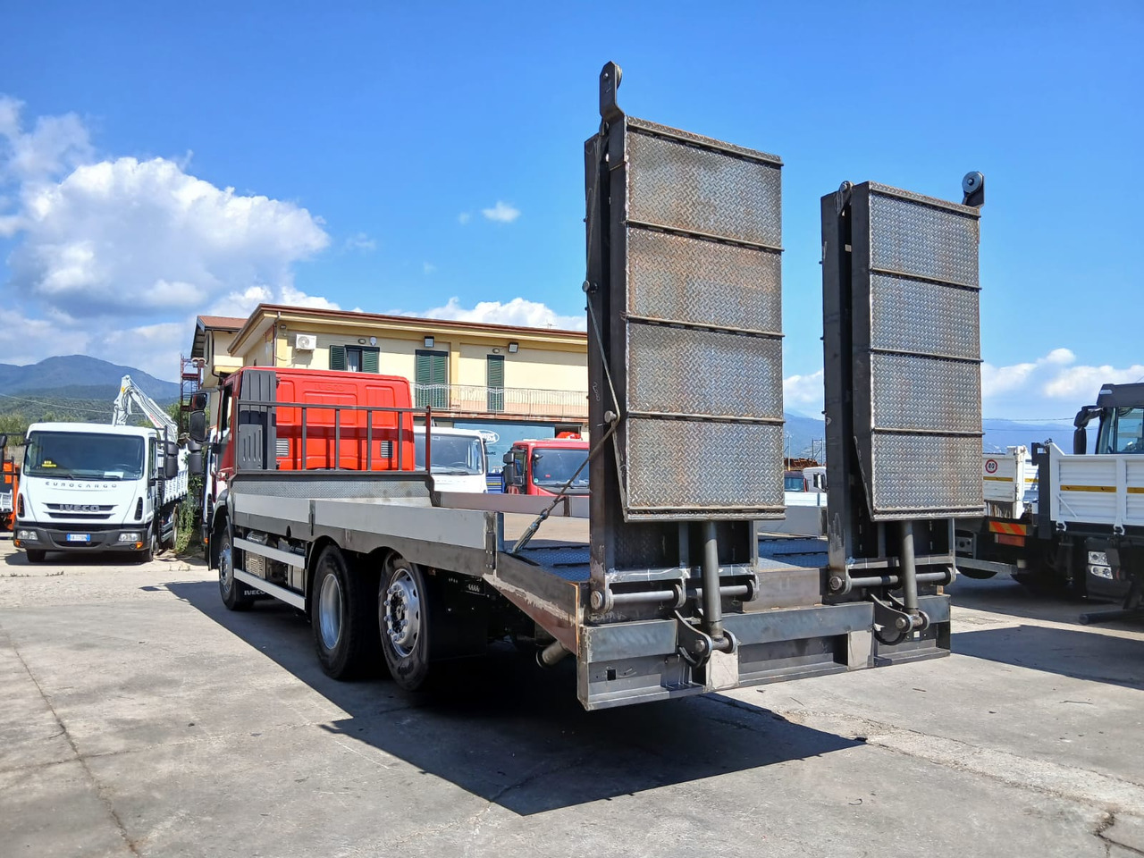 Dropside/ Flatbed truck IVECO STRALIS 260S40: picture 18