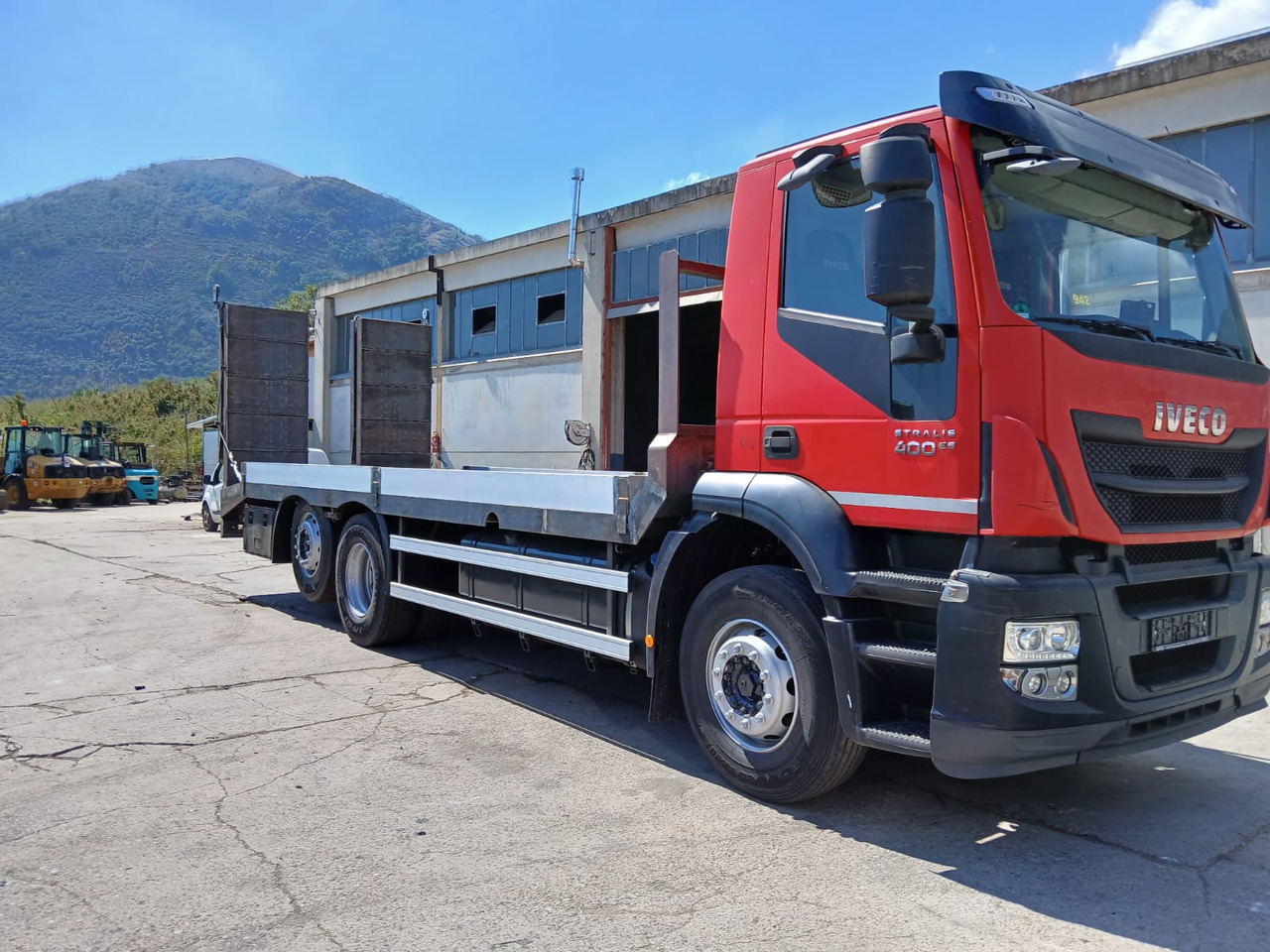 Dropside/ Flatbed truck IVECO STRALIS 260S40: picture 6