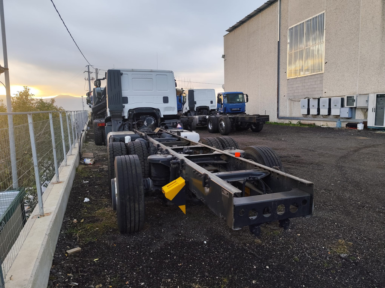 IVECO STRALIS AD 260S31 XP - Cab chassis truck: picture 3 IVECO STRALIS AD 260S31 XP - Cab chassis truck: picture 3