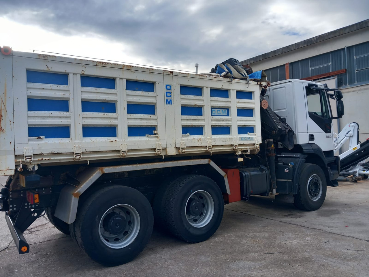 Crane truck, Tipper IVECO TRAKKER 260T36: picture 11 Crane truck, Tipper IVECO TRAKKER 260T36: picture 11