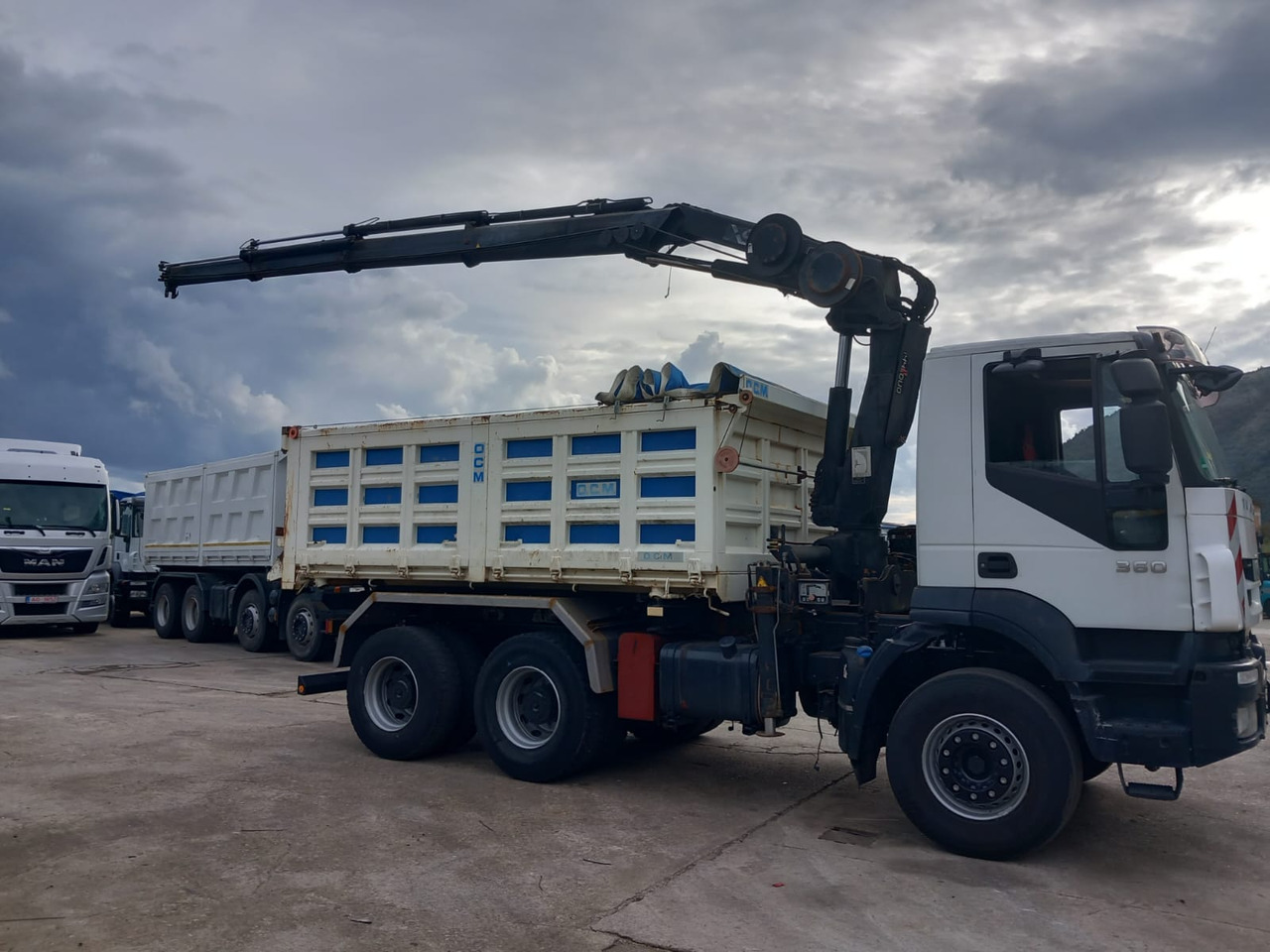 Crane truck, Tipper IVECO TRAKKER 260T36: picture 29 Crane truck, Tipper IVECO TRAKKER 260T36: picture 29