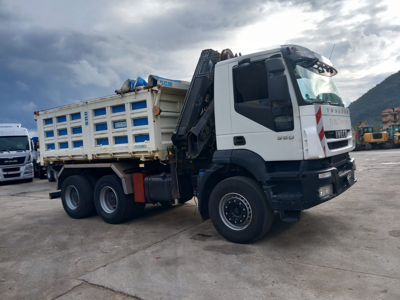 Crane truck, Tipper IVECO TRAKKER 260T36: picture 10 Crane truck, Tipper IVECO TRAKKER 260T36: picture 10