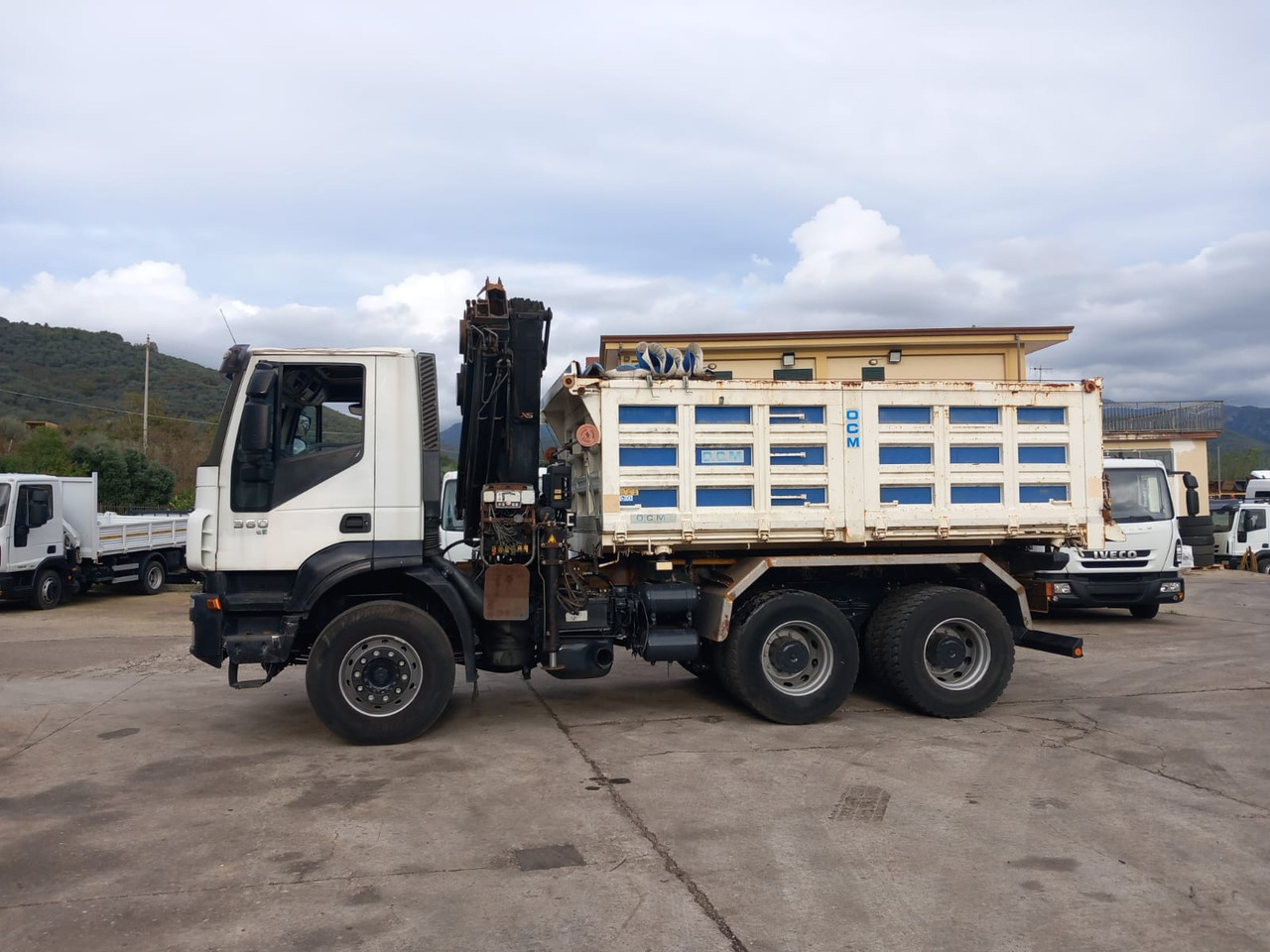 Crane truck, Tipper IVECO TRAKKER 260T36: picture 17 Crane truck, Tipper IVECO TRAKKER 260T36: picture 17
