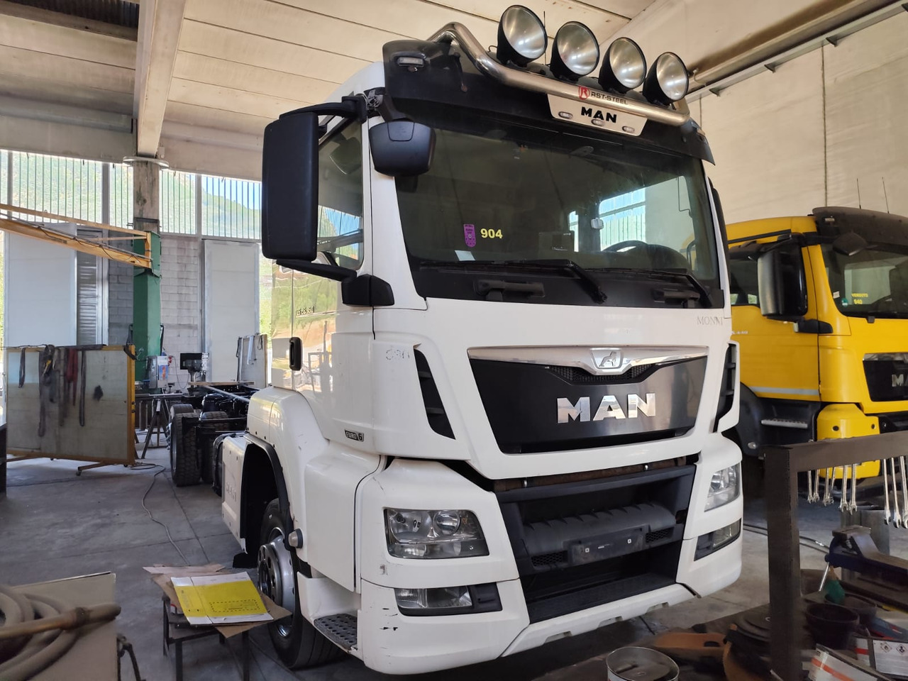 MAN TGS 26.360 - Dropside/ Flatbed truck: picture 1 MAN TGS 26.360 - Dropside/ Flatbed truck: picture 1