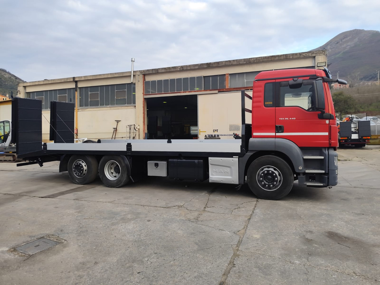Dropside/ Flatbed truck MAN TGS 26.440: picture 23 Dropside/ Flatbed truck MAN TGS 26.440: picture 23