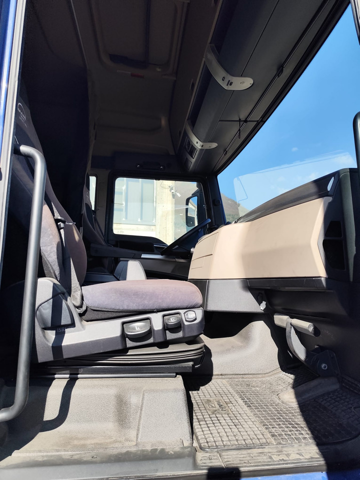 MAN TGX 26.420 - Dropside/ Flatbed truck: picture 2 MAN TGX 26.420 - Dropside/ Flatbed truck: picture 2