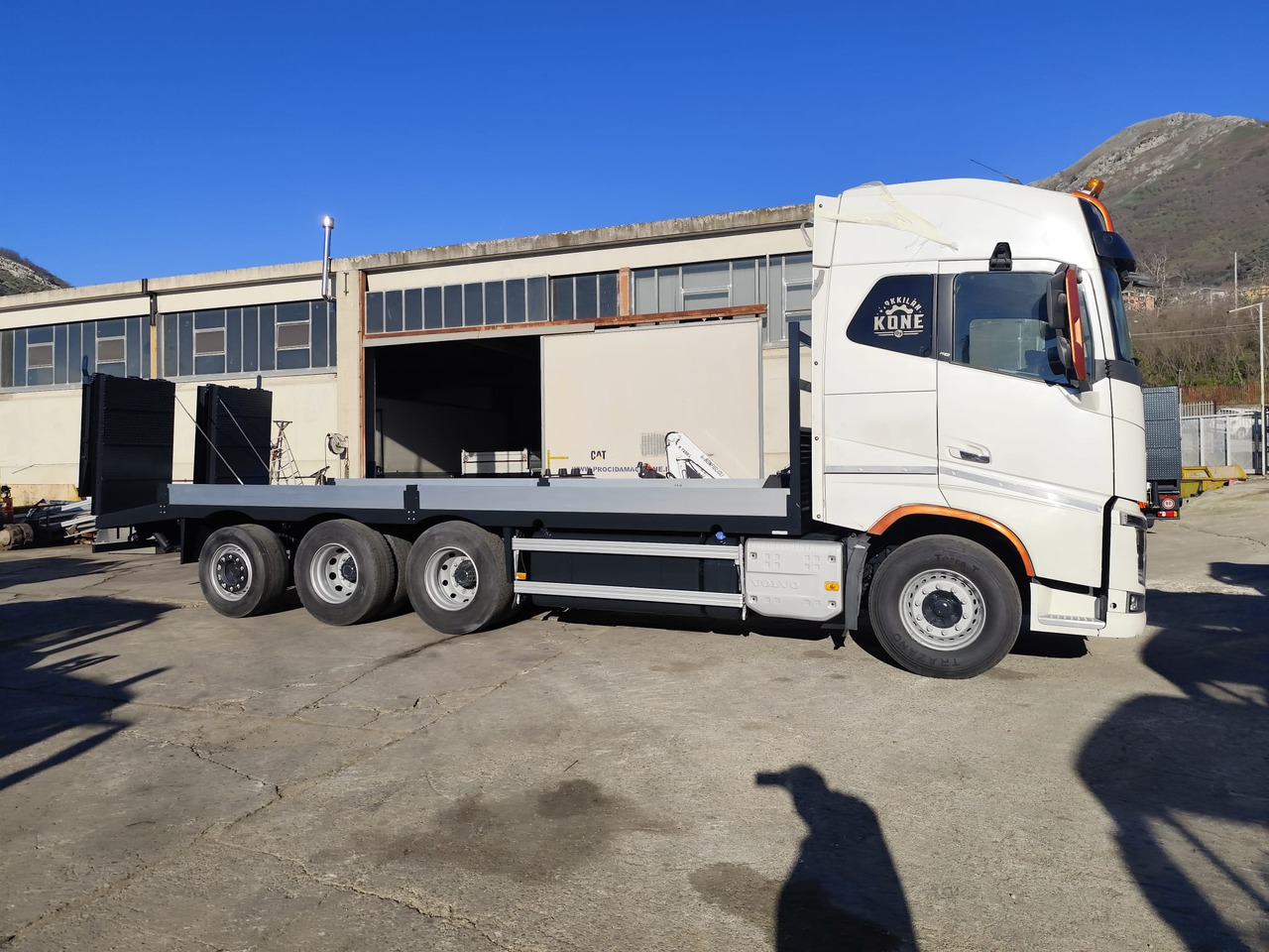 Dropside/ Flatbed truck VOLVO FH16.660: picture 18 Dropside/ Flatbed truck VOLVO FH16.660: picture 18