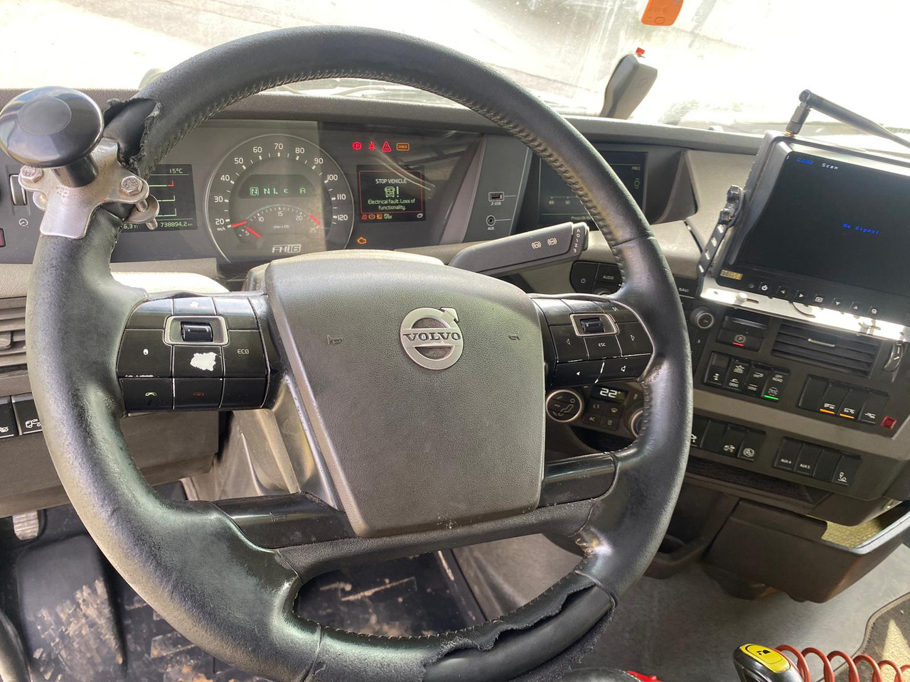 Dropside/ Flatbed truck VOLVO FH16.660: picture 7 Dropside/ Flatbed truck VOLVO FH16.660: picture 7