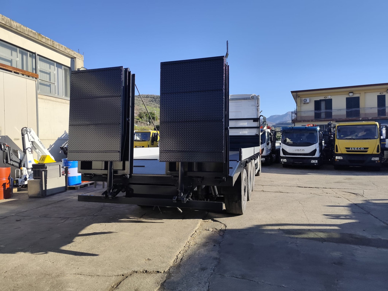 Dropside/ Flatbed truck VOLVO FH16.660: picture 25 Dropside/ Flatbed truck VOLVO FH16.660: picture 25