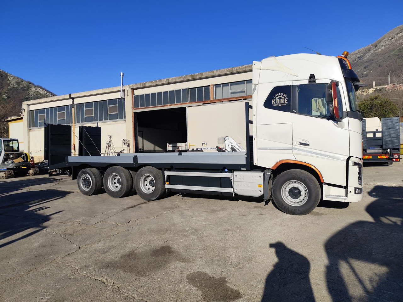 Dropside/ Flatbed truck VOLVO FH16.660: picture 12 Dropside/ Flatbed truck VOLVO FH16.660: picture 12