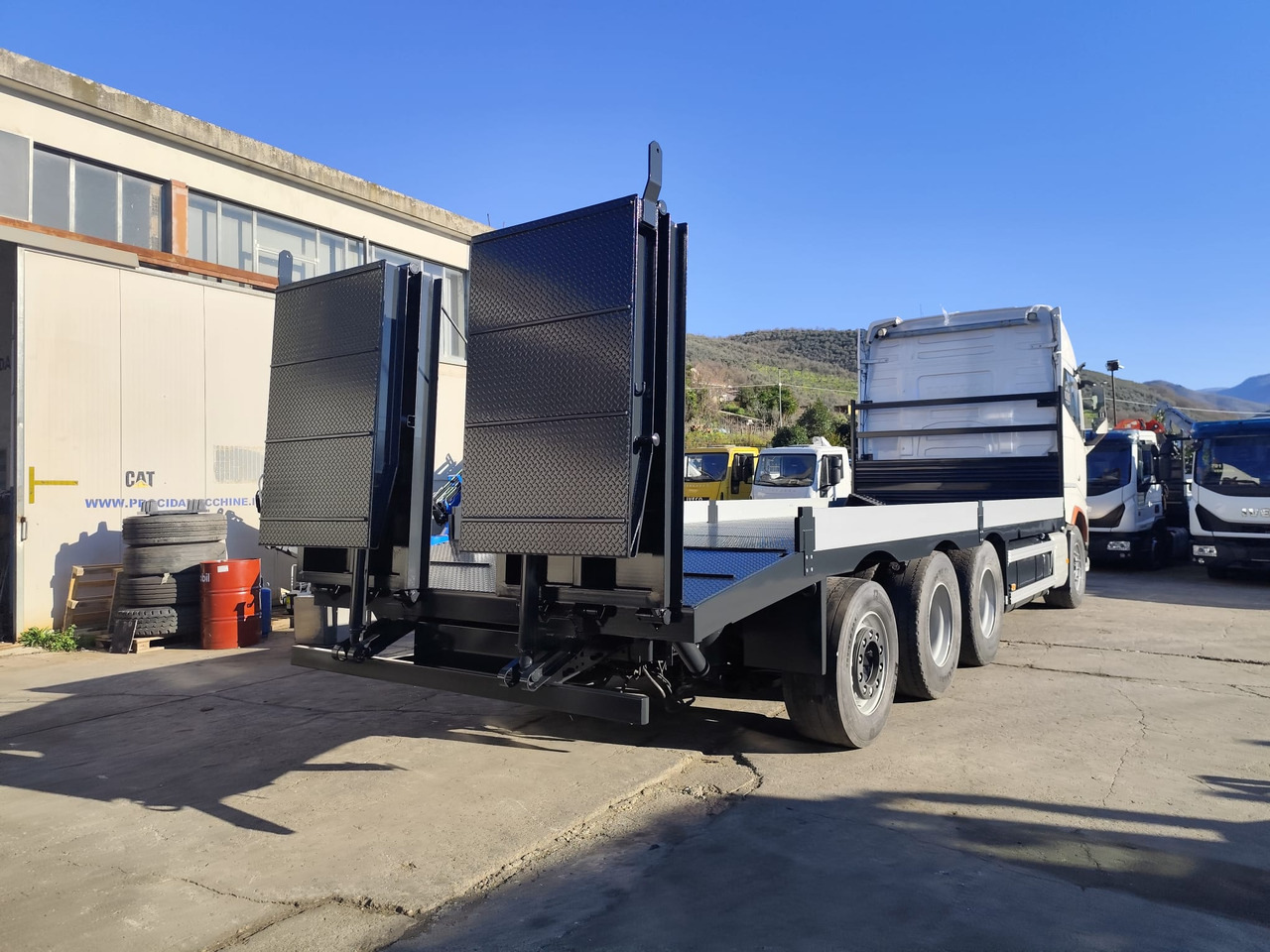 Dropside/ Flatbed truck VOLVO FH16.660: picture 23 Dropside/ Flatbed truck VOLVO FH16.660: picture 23