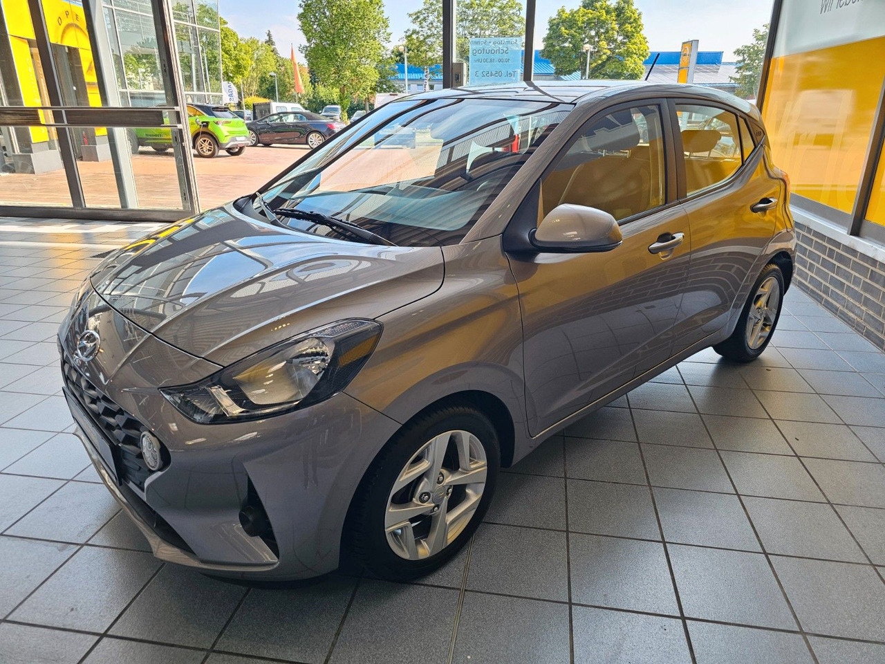 Hyundai i10 Trend AUTOMATIK SHZ PDC LenkrHzg DAB Spurhal - Car: picture 4 Hyundai i10 Trend AUTOMATIK SHZ PDC LenkrHzg DAB Spurhal - Car: picture 4